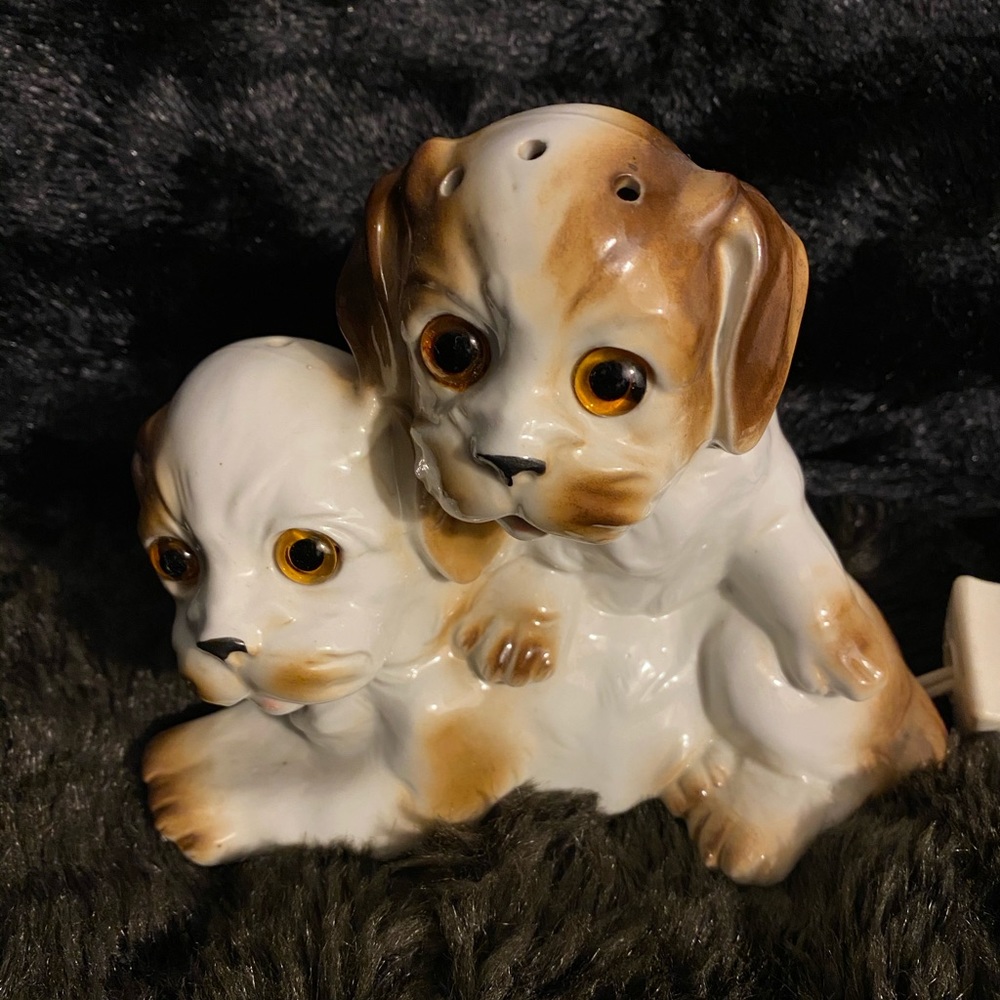 GERMAN TWO SPANIEL TYPE LAMP